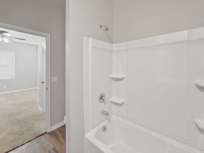 Building Photo - Spacious 4 Bedroom, 3 Bathroom home in Litchfield Park!