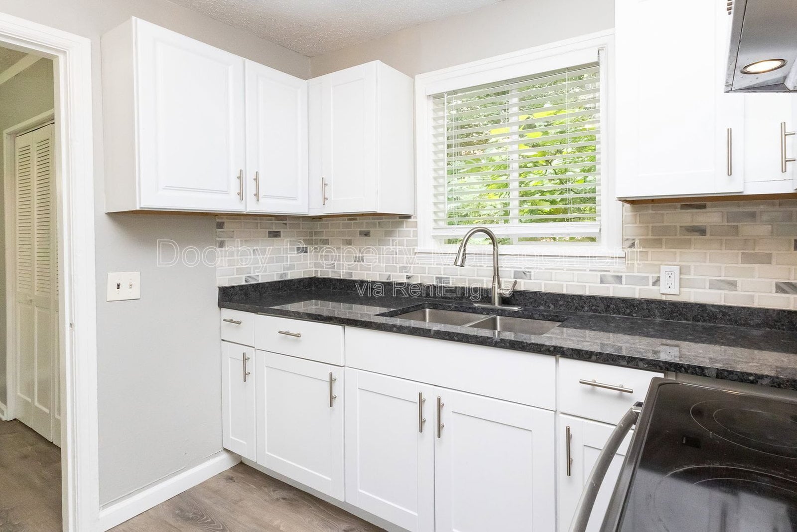 Building Photo - 1635 Dogwood Dr