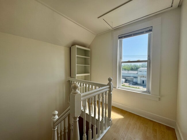 Building Photo - $2,850 Spacious Portland 3BD/1.5BA Single Family Home | Available Now