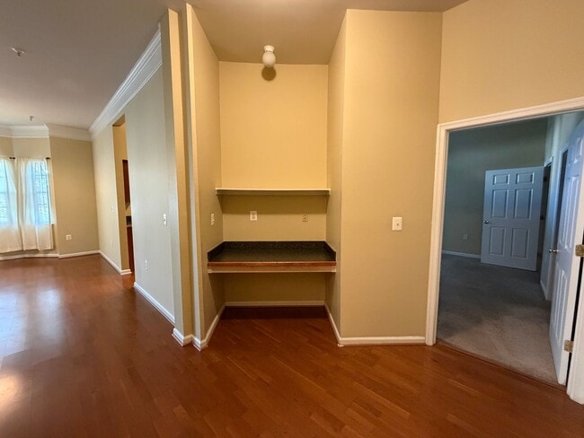 Building Photo - 810 Beverley Dr