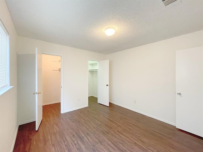 Building Photo - 656 Mairo St