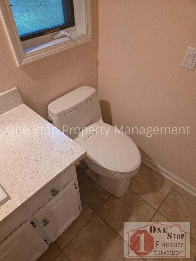 Building Photo - Beautiful 2 bedroom, 3 bathroom Villa in Overland Park!