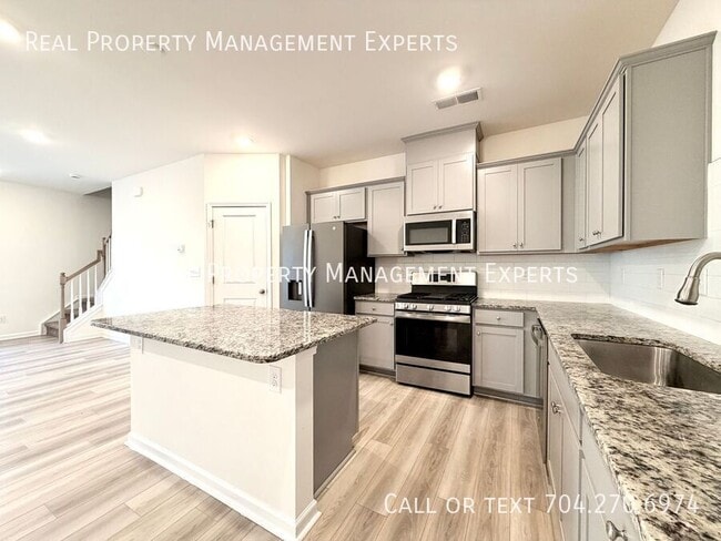 Building Photo - 6017 Rizer Dr