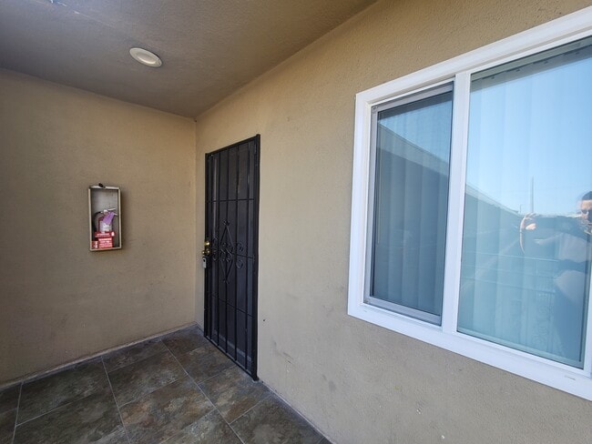 Building Photo - 14609 Saticoy St