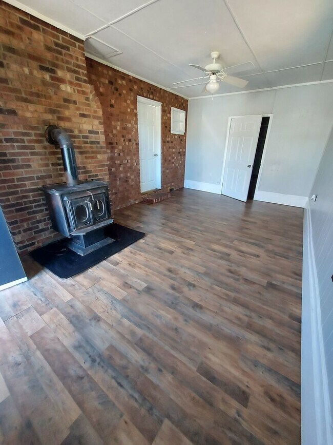 Building Photo - Ranch Home with In-Law Suite
