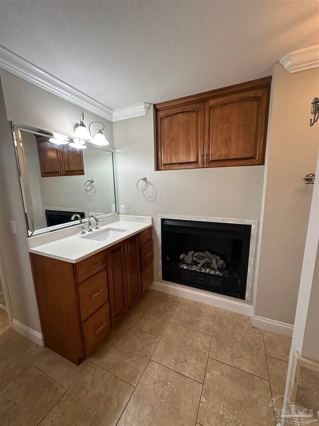 Building Photo - 1611 Luzon Ln