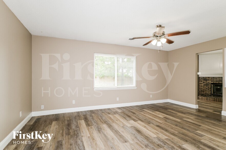 Building Photo - 11 S Lang Dr