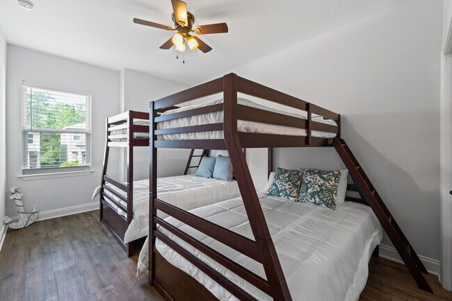 Building Photo - 1712 Sound Haven Ct