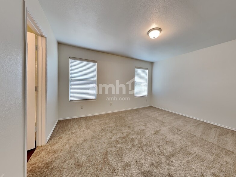 Building Photo - 1966 Courtside Dr