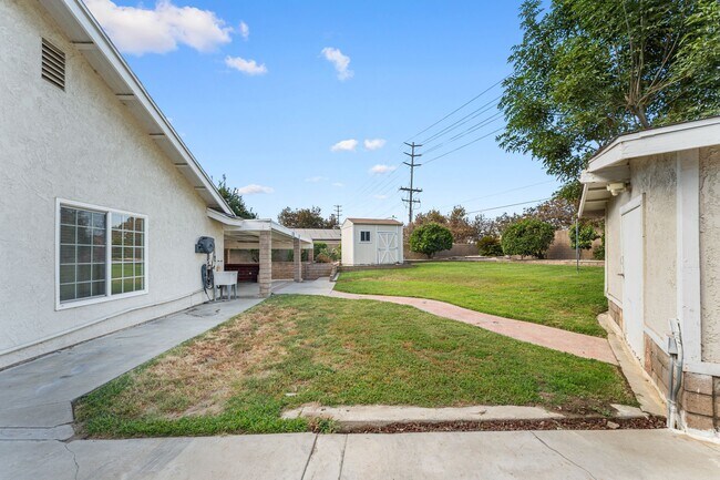 Building Photo - 1212 E Cottonwood St