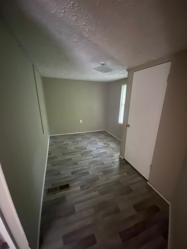 Building Photo - **AVAILABLE NOW**Total Electric 3 Bedroom ...