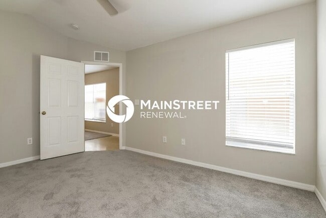 Building Photo - 4 Bedroom Pet-Friendly Home in Ruskin, FL with Main Street Renewal
