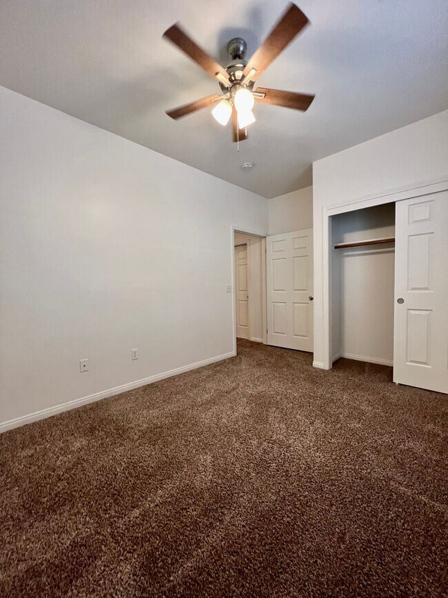 Building Photo - 712 Meadow Grove Ct