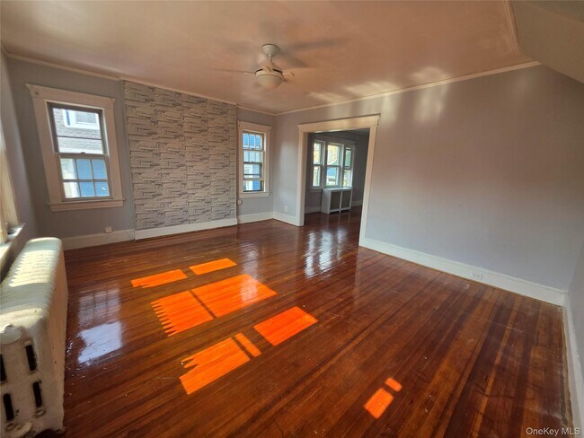 Building Photo - 81 Waring Pl
