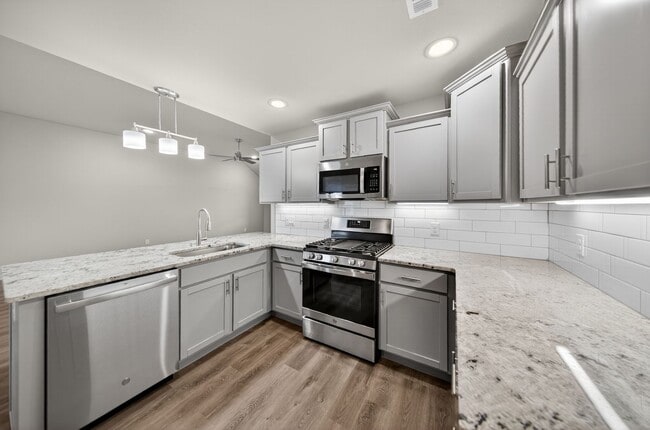 Building Photo - Great House in Quiet Neighborhood Ready to...