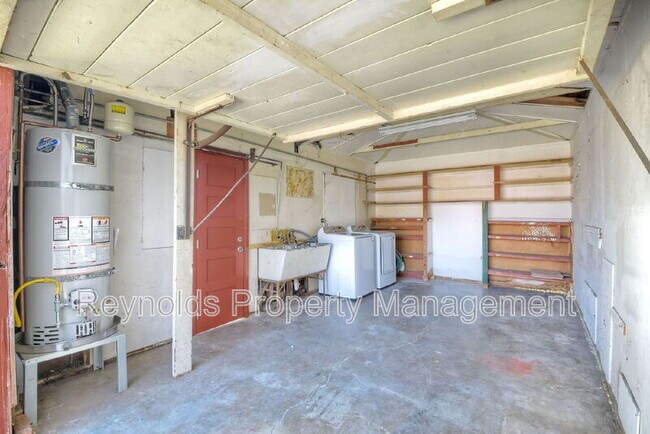 Building Photo - 3343 Chamoune Ave