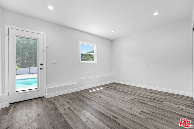 Building Photo - 2383 Panorama Terrace