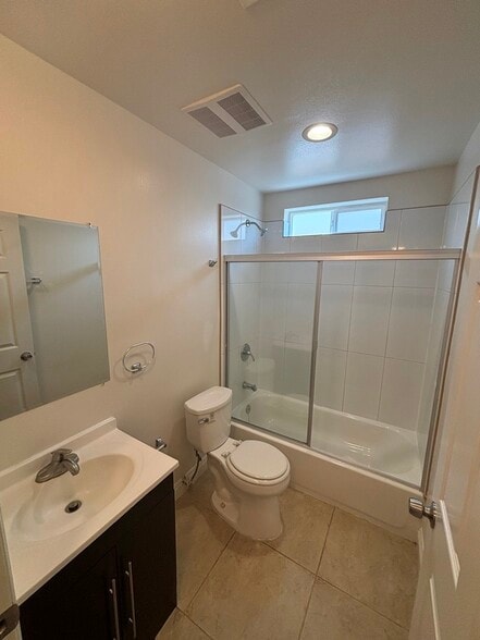 Building Photo - 702 1/2 W 45th St