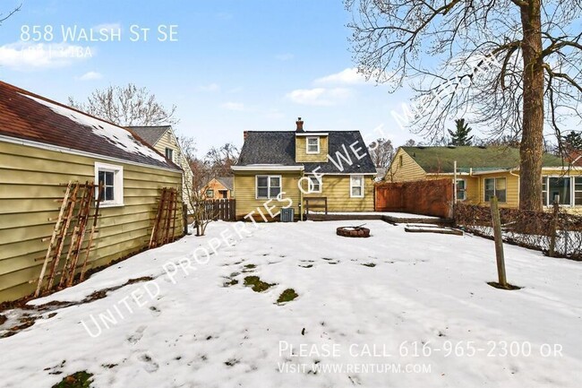 Building Photo - 858 Walsh St SE