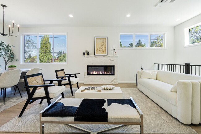 Building Photo - Montlake Townhome