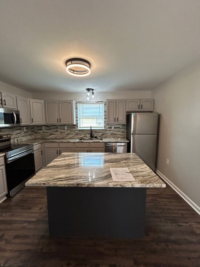 Building Photo - 3 Bed | Bonus Room | 2.5 Bath | Detached C...