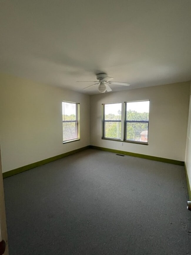 Building Photo - 484 S Mashburn Ave
