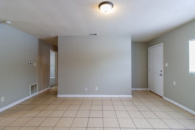 Building Photo - 6213 Commodore Dr