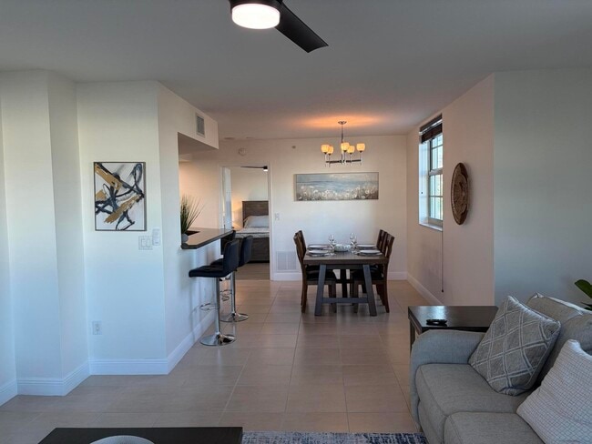 Building Photo - 610 Clematis St