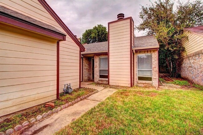 Building Photo - 11818 Plumpoint Dr