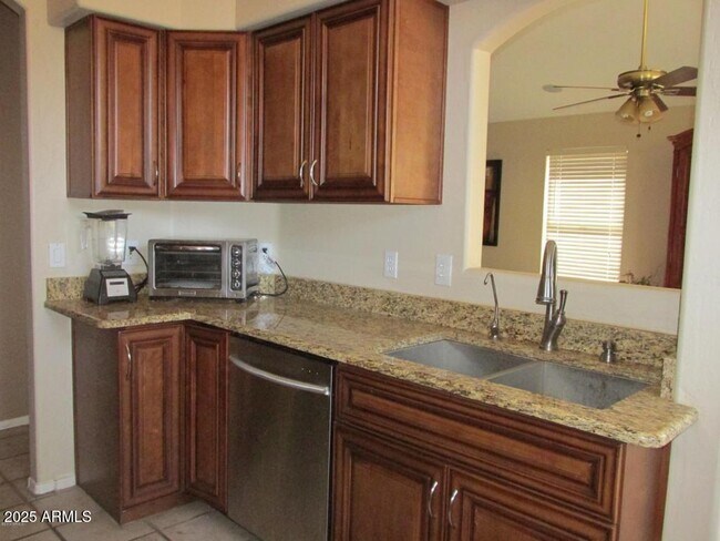 Building Photo - 8342 W Bluefield Ave