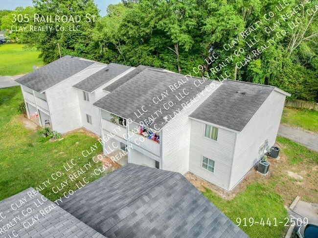 Building Photo - 305 Railroad St