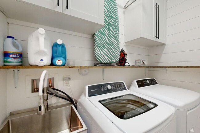 Building Photo - 21402 SW 132nd Pl