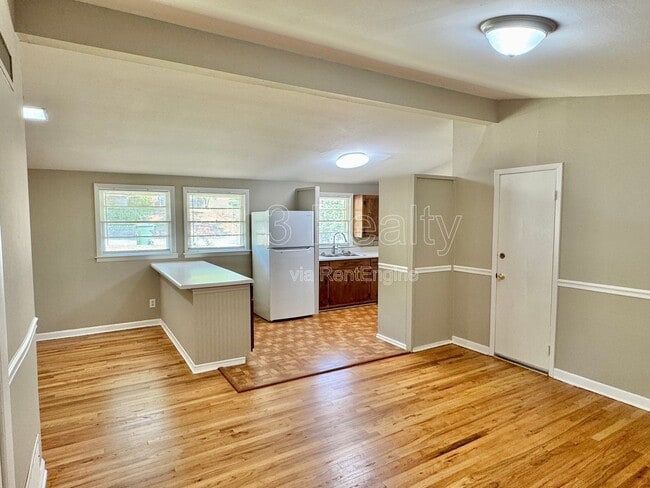 Building Photo - 3600 Nottingham Rd