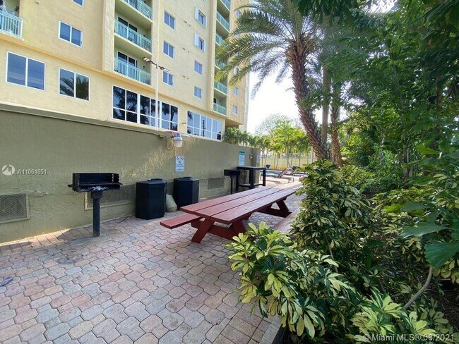 Building Photo - 3500 Coral Wy
