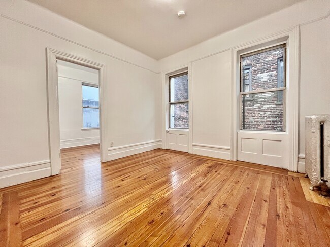 Building Photo - 22 St Nicholas Pl