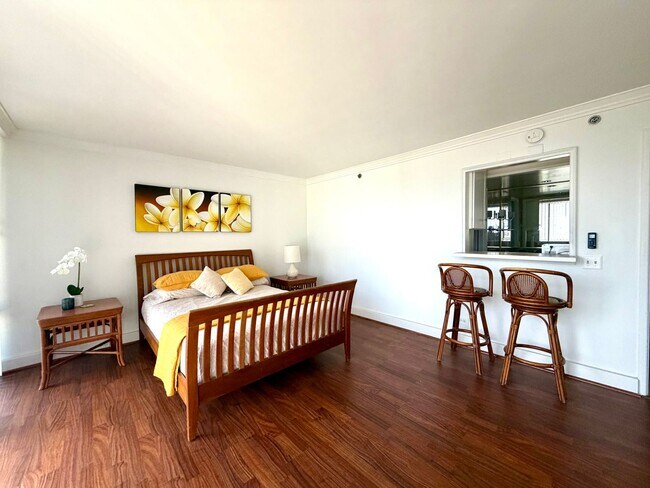 Building Photo - Furnished Studio (Royal Garden at Waikiki)