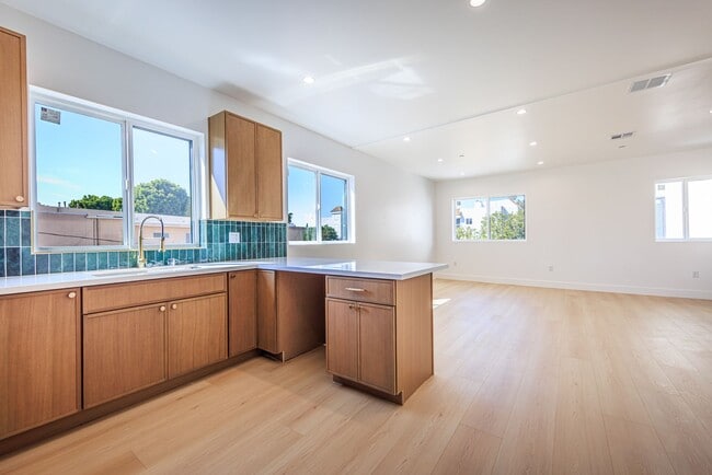 Building Photo - Luxury Never Before Lived in Townhomes!