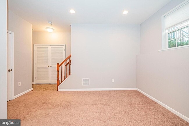 Building Photo - SPACIOUS 2 LEVEL CONDO WITH LOFT