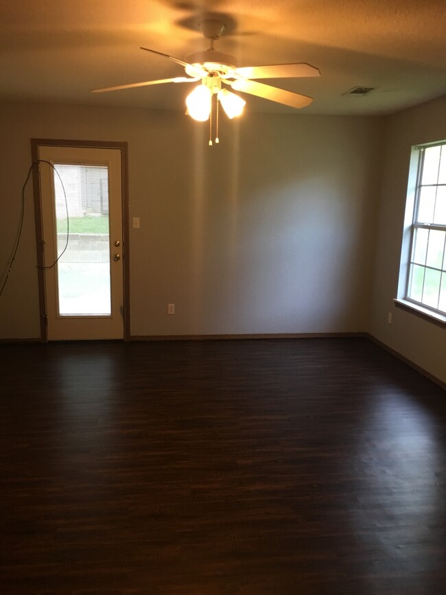 Building Photo - 1095 Grinnel Cir