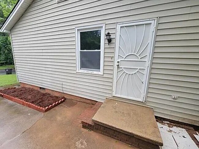 Building Photo - Now Available – Beautifully Remodeled 3BR Home Near Downtown Winston-Salem