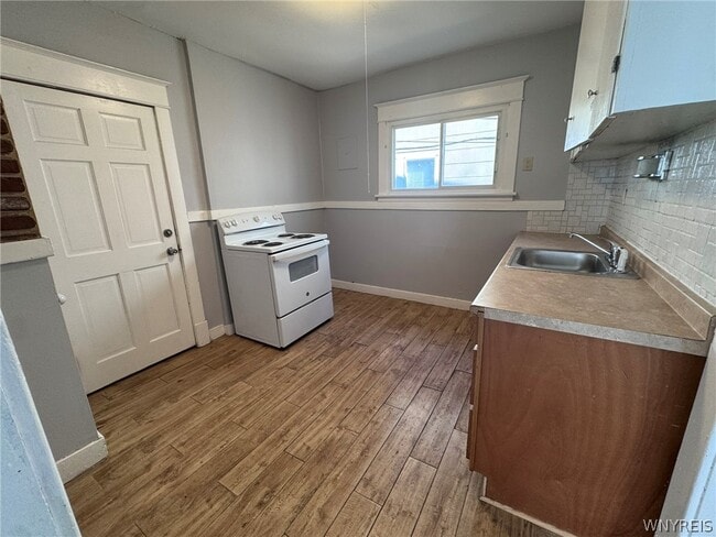 Building Photo - 55 Parkwood Ave