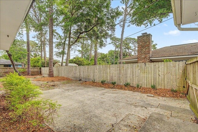 Building Photo - 2204 Mason Dr