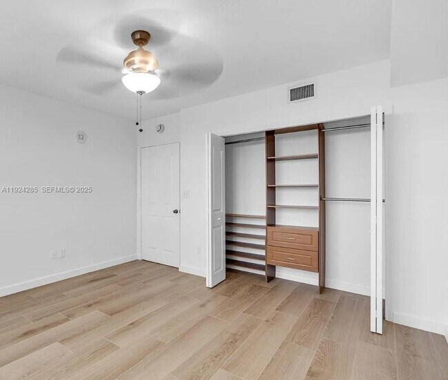 Building Photo - 2665 SW 37th Ave