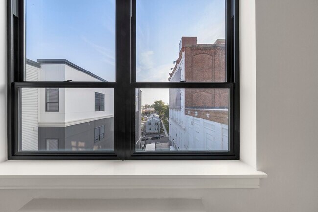 Building Photo - 121 34th St