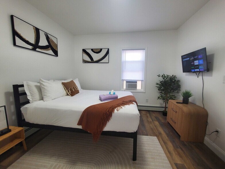 Building Photo - 23 Handy St