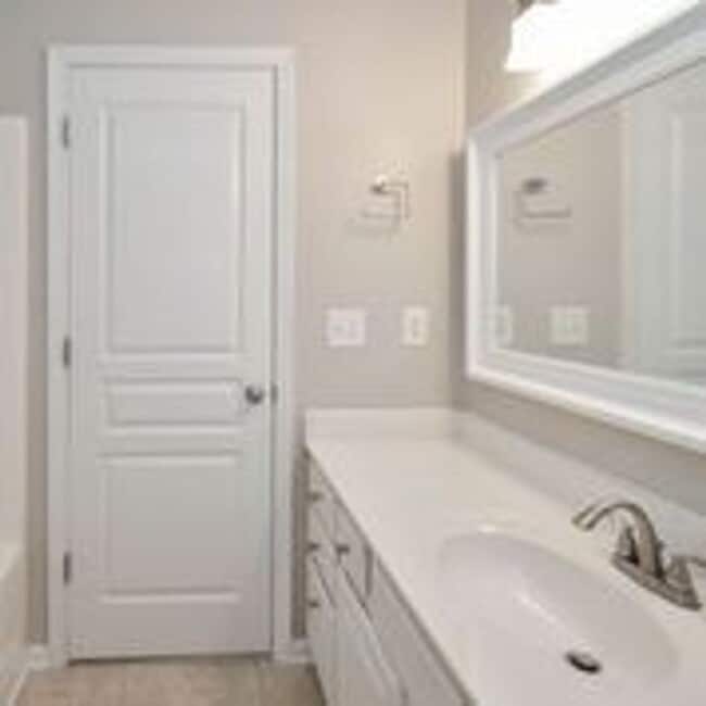 Building Photo - Lovely, Move in Ready 2 Bedroom in Stallin...