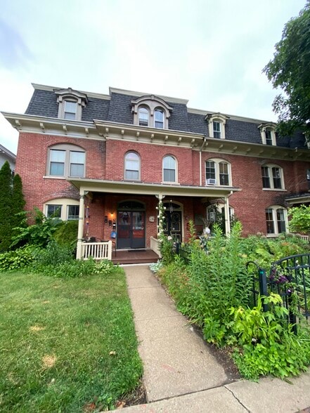 Historical Colonial Building - 52 Pomeroy Ave