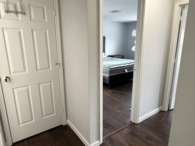 Building Photo - 690 S Porter St