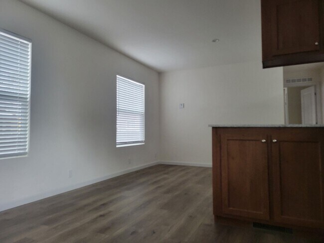 Building Photo - Available soon! 2 bed/2 bath Close to Downtown Lodi