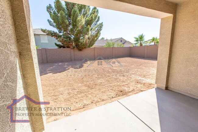 Building Photo - 495 E Rio Pl